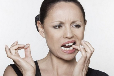 Болит зуб под коронкой: причины, первая помощь, лечение