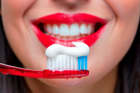 Как ухаживать за зубами из металлокерамики?