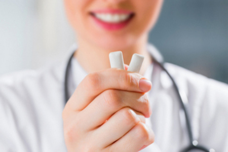 Жевательная резинка: польза или вред для зубов?